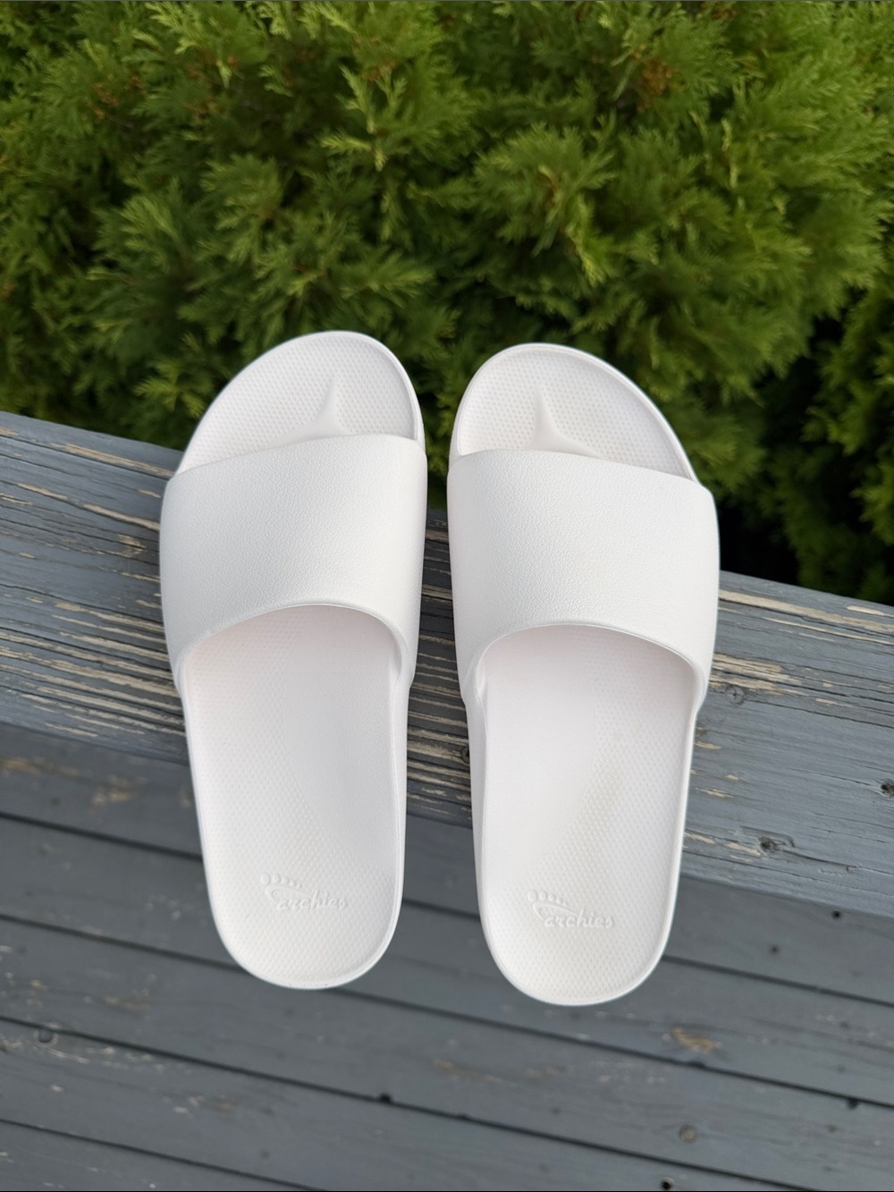Archie’s White Slide Sandals –sz Women 10